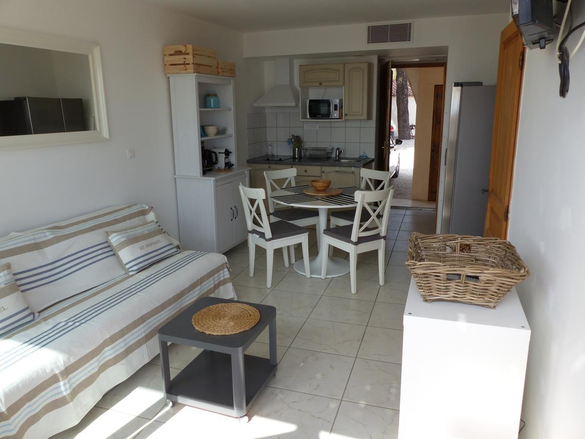 Appartement Face A La Mer La Croix-Valmer Exterior foto